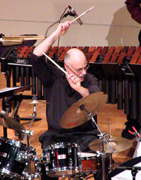 Roland Vazquez performing